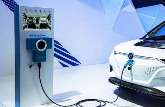 Prova del sistema di ricarica del veicolo elettrico per la misurazione delle distanze di trascinamento e delle spazi libere