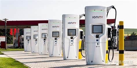 Prova del sistema di ricarica del veicolo elettrico per le misure di sicurezza contro oggetti conduttivi