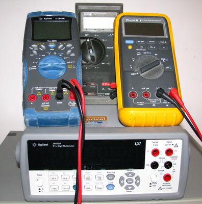 Prova di apparecchiature elettriche per misurazione / controllo, per uso di laboratorio
