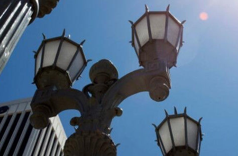 Qual è il peso della palla e la distanza della certificazione di illuminazione di grado ik09